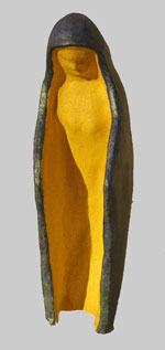 Blaue Shutzmantel-Madonna | Ton, fertig gefasst | 1995 | 35 cm x 10 cm x 16 cm
